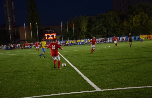 Ветераны "Ростова" и "Аксая" сразились в товарищеском матче в честь открытия нового стадиона